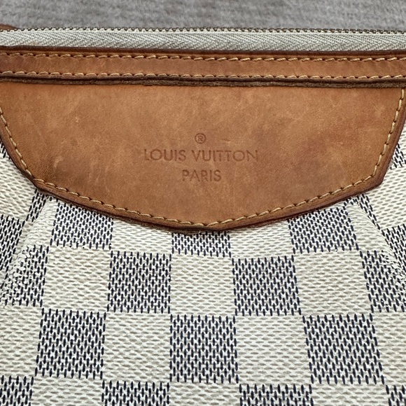 Pre-loved Louis Vuitton white canvas cross body bag. Small version. - Picture 6 of 14